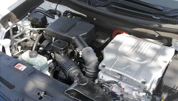 Plug-in hybrid powertrain showing the combustion engine alongside the electric drive components, the integration target for Schaeffler's new EliteSiC traction inverter